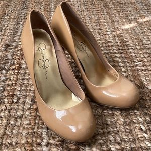 Nude high heels 👠